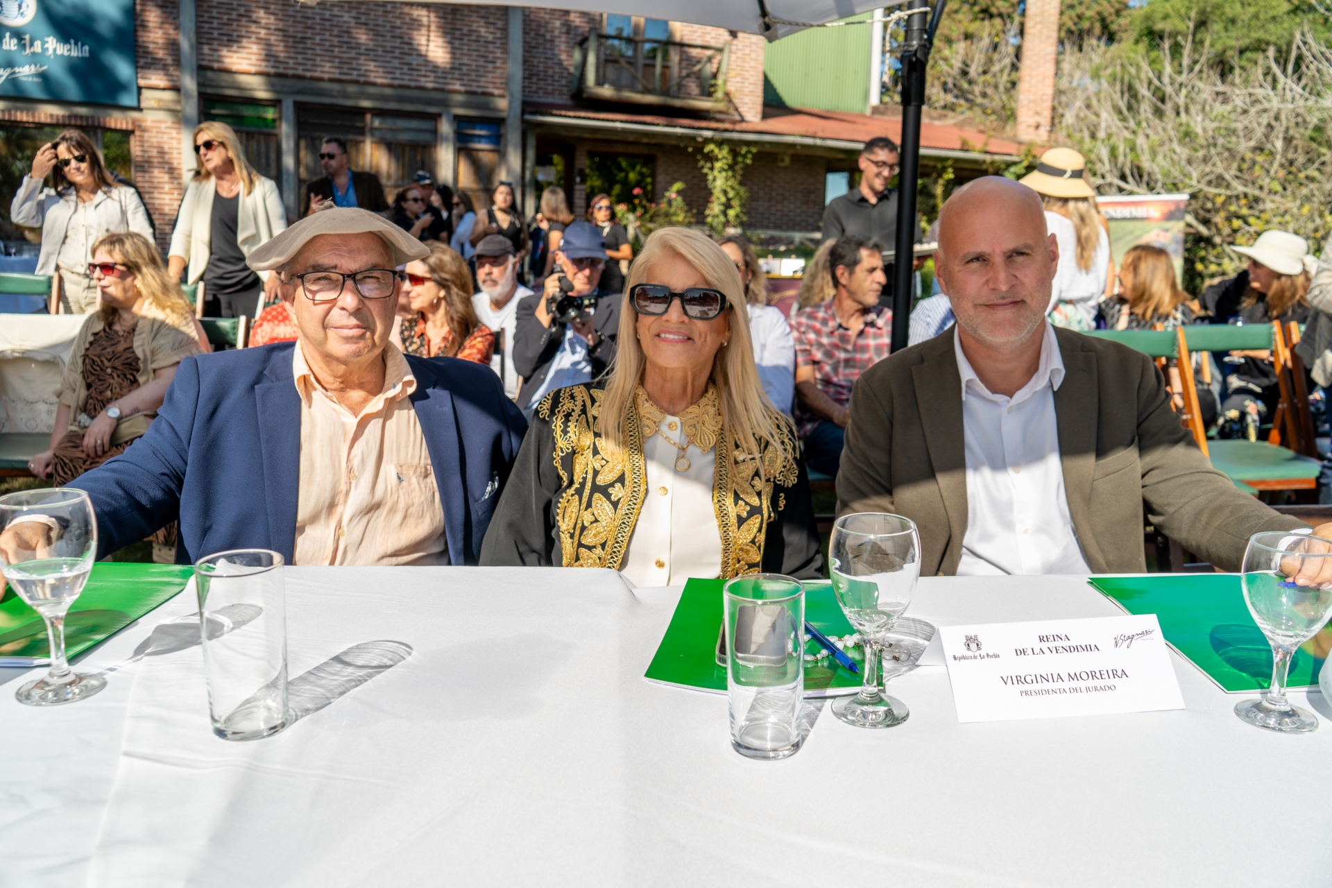 FOTO_-_3_-_Jurado_Juan_José_Fitipaldo_Virginia_Moreira_Francisco_Legnari_a0cad.jpg