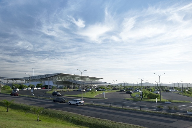 Aeropuerto de Laguna del Sauce al tope este verano
