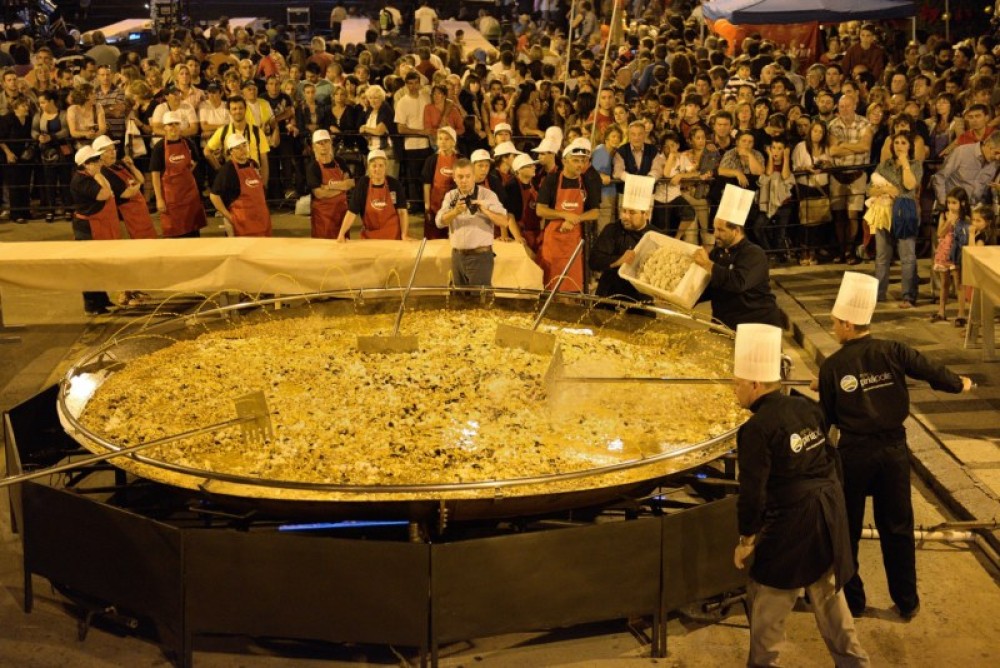 Paella en elaboraci&oacute;n