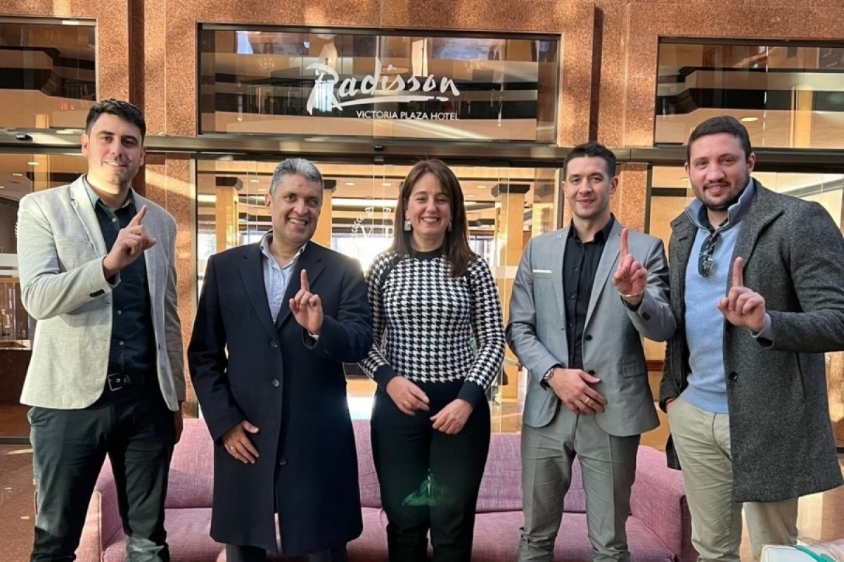 Rodrigo Sosa, Eduardo Aoki, Agust&iacute;n Barroso y Gonzalo Caraballo con la periodista Rossana Crosta