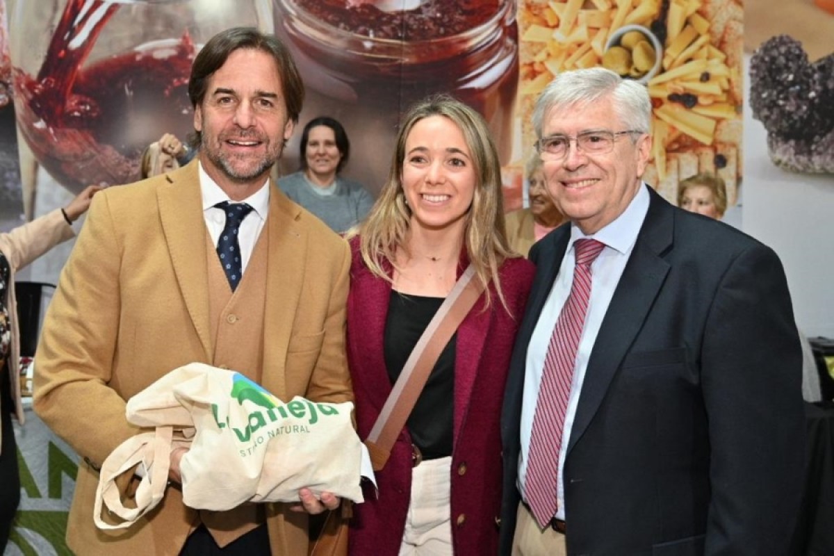 Presidente de la Rep&uacute;blica Luis Lacalle Pou; Dolores Garc&iacute;a Pintos, directora de Turismo de Lavalleja; ministro de turismo Tabar&eacute; Viera (Foto Leonardo Correa)