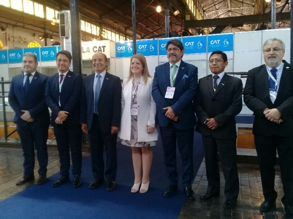 Mauricio Mauvec&iacute;n, coordinador de la FEDESUD; Marcelo Garc&iacute;a, secretario de la CAT; Aldo El&iacute;as, past presidente de la CAT; Marina Cantera, Pte. de la CAMTUR; Carlos Canales, Pte. de la FEDESUD y Pte. de la CANATUR; Marco Antonio Mercado, Pte. de la ABAVYT; Francisco Rodr&iacute;guez, vicepresidente de la CAMTUR