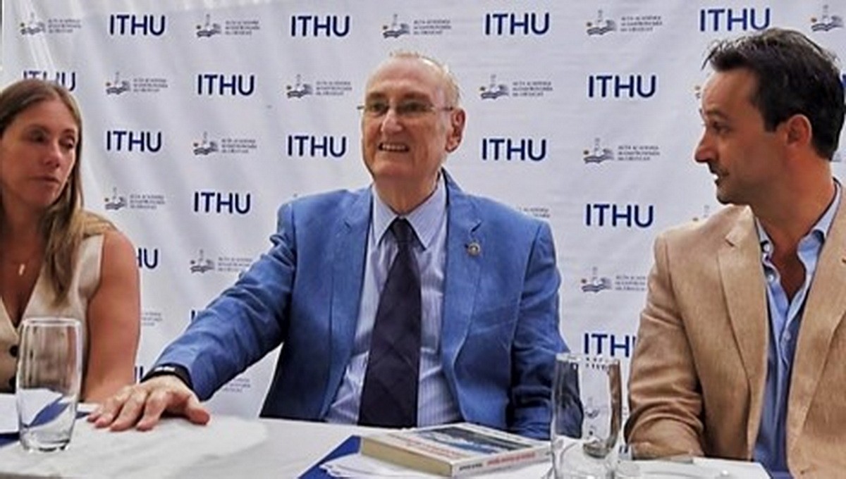 1 Lanzamiento del nuevo Curso de ITHU Turis Fun. Foto: (a D.) Director del Instituto Tur&iacute;stico Hotelero del Uruguay (ITHU), Mart&iacute;n Monzeglio; (centro) el distinguido Roberto Bennett asesor en turismo; (Izq.) Acad&eacute;mica a cargo del Curso, Prof. Ver&oacute;nica de D&acute;Elia. (Fotos MEFD, 10.02.2026)