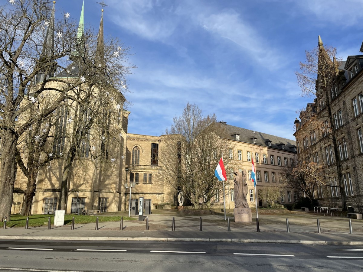 1 Edificaciones de gran porte y estilo a resguardo en Luxemburgo. (Fotos MEFD)