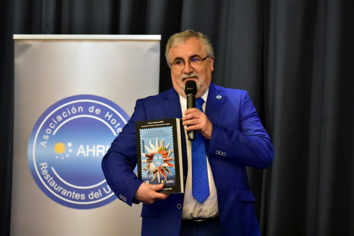 La conmemoraci&oacute;n de los cien a&ntilde;os m&aacute;s 4 por la pandemia, de la Asociaci&oacute;n de Hoteles y Restaurantes del Uruguay (AHRU)