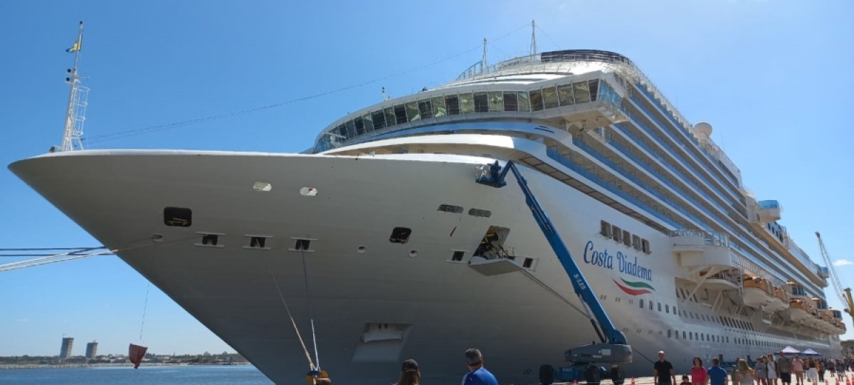 Costa Diadema en el puerto de Montevideo