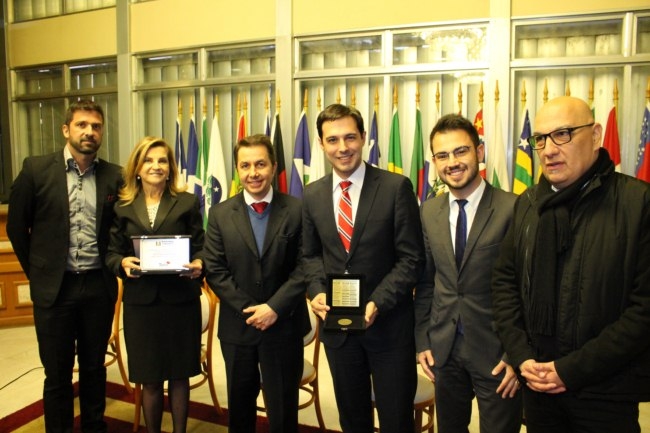 FESTURIS GRAMADO recibi&oacute; medalla de la Asamblea Legislativa en Porto Alegre