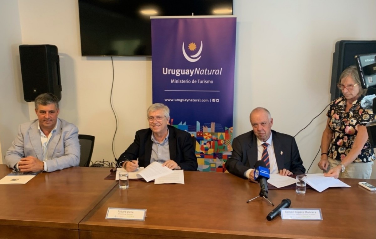 Firma de convenio entre el MINTUR y el Fondo Extreme&ntilde;o de Cooperaci&oacute;n al Desarrollo
