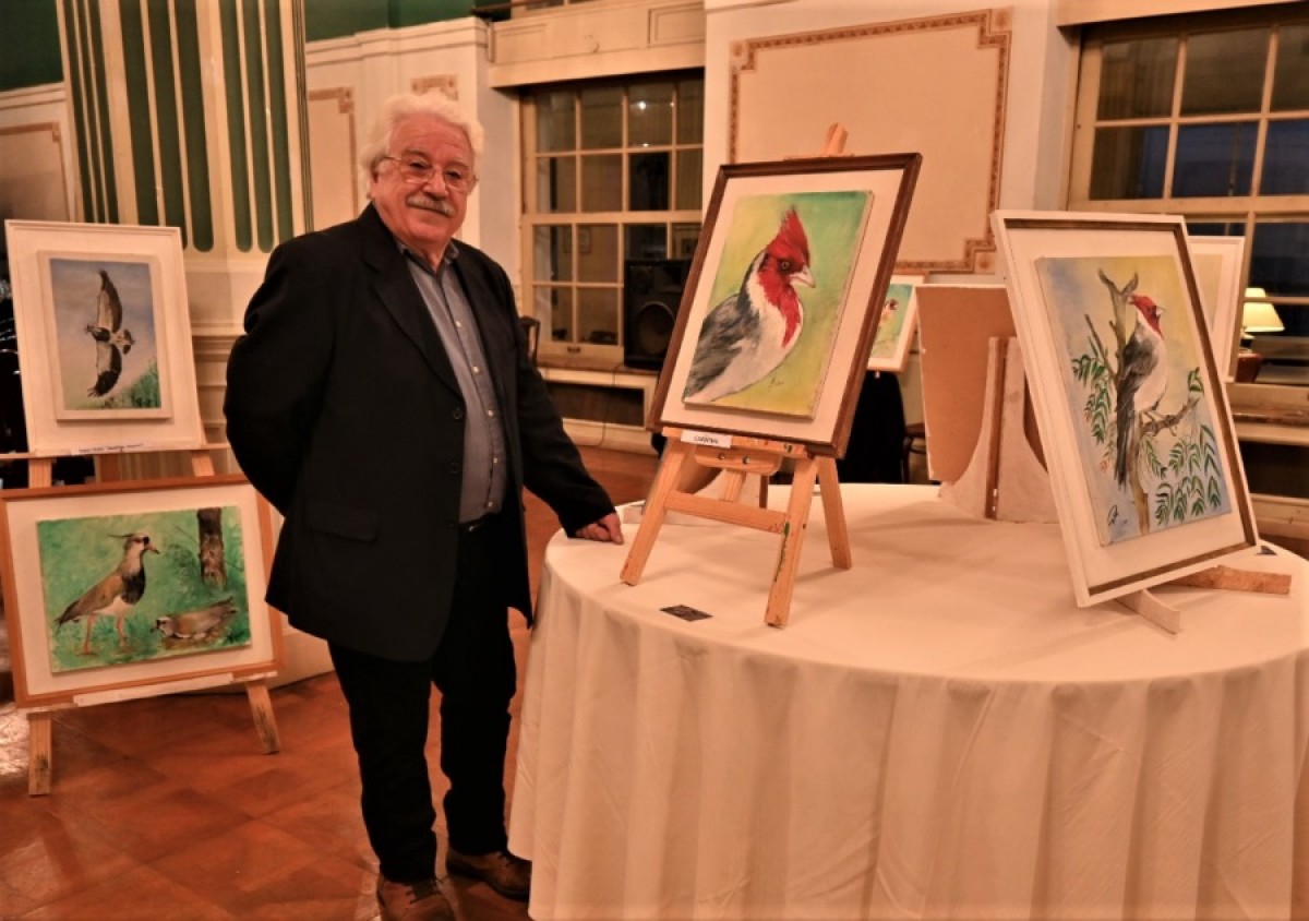 Pascual Freda y su obra premiada "Copete Rojo"