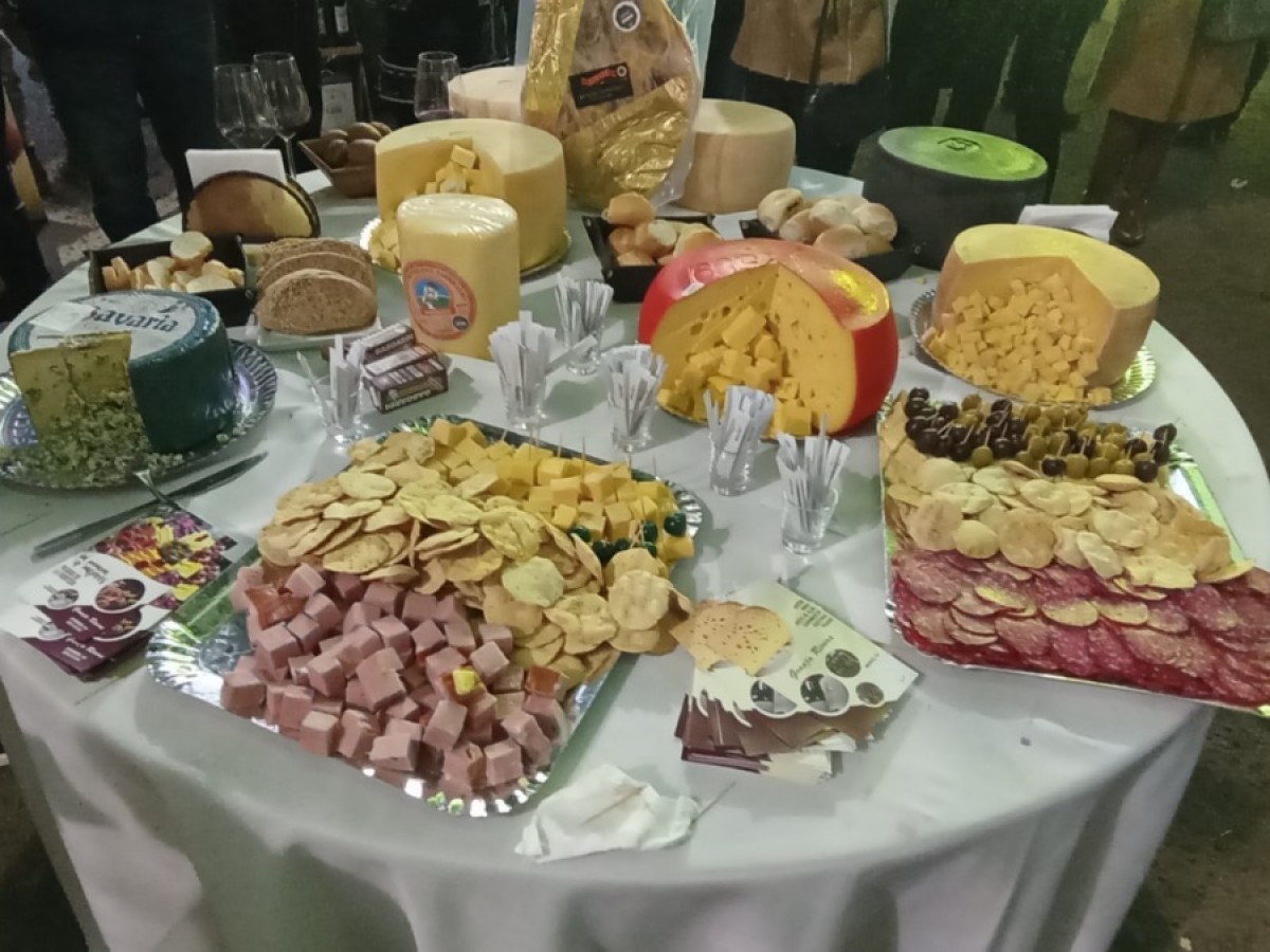 El Vino y el Queso amenizaron el fr&iacute;o de la frontera