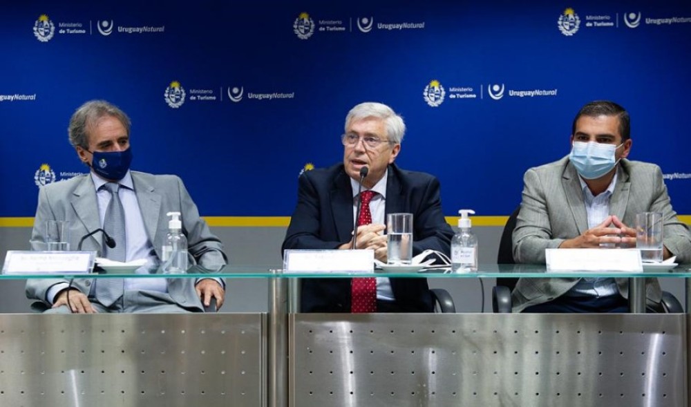 Subsecretario Remo Monzeglio; ministro de Turismo Tabar&eacute; Viera; intendente de Cerro Largo, Jos&eacute; Yurramendi