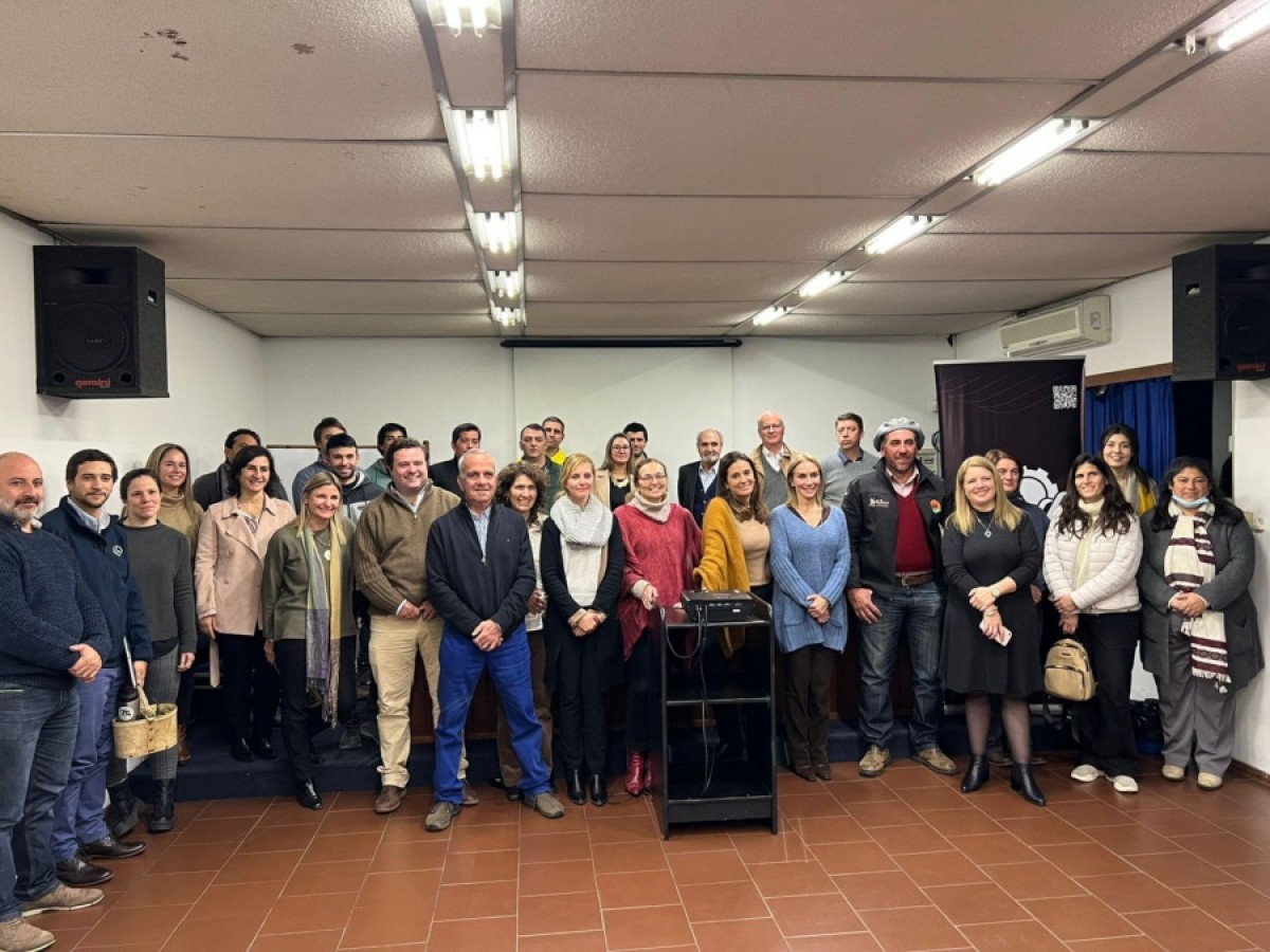 Representantes del Sector Privado de Salto. Primer Encuentro de la Comunidad Tur&iacute;stica, validaci&oacute;n de la hoja de ruta presentada por la Mesa de Desarrollo Proyecto Turismo. Junio 2022.