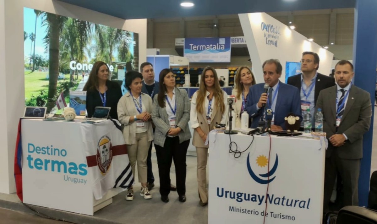 El subsecretario Remo Monzeglio en stand Uruguay Natural anuncia que Termatalia 2023 ser&aacute; en nuestro pa&iacute;s
