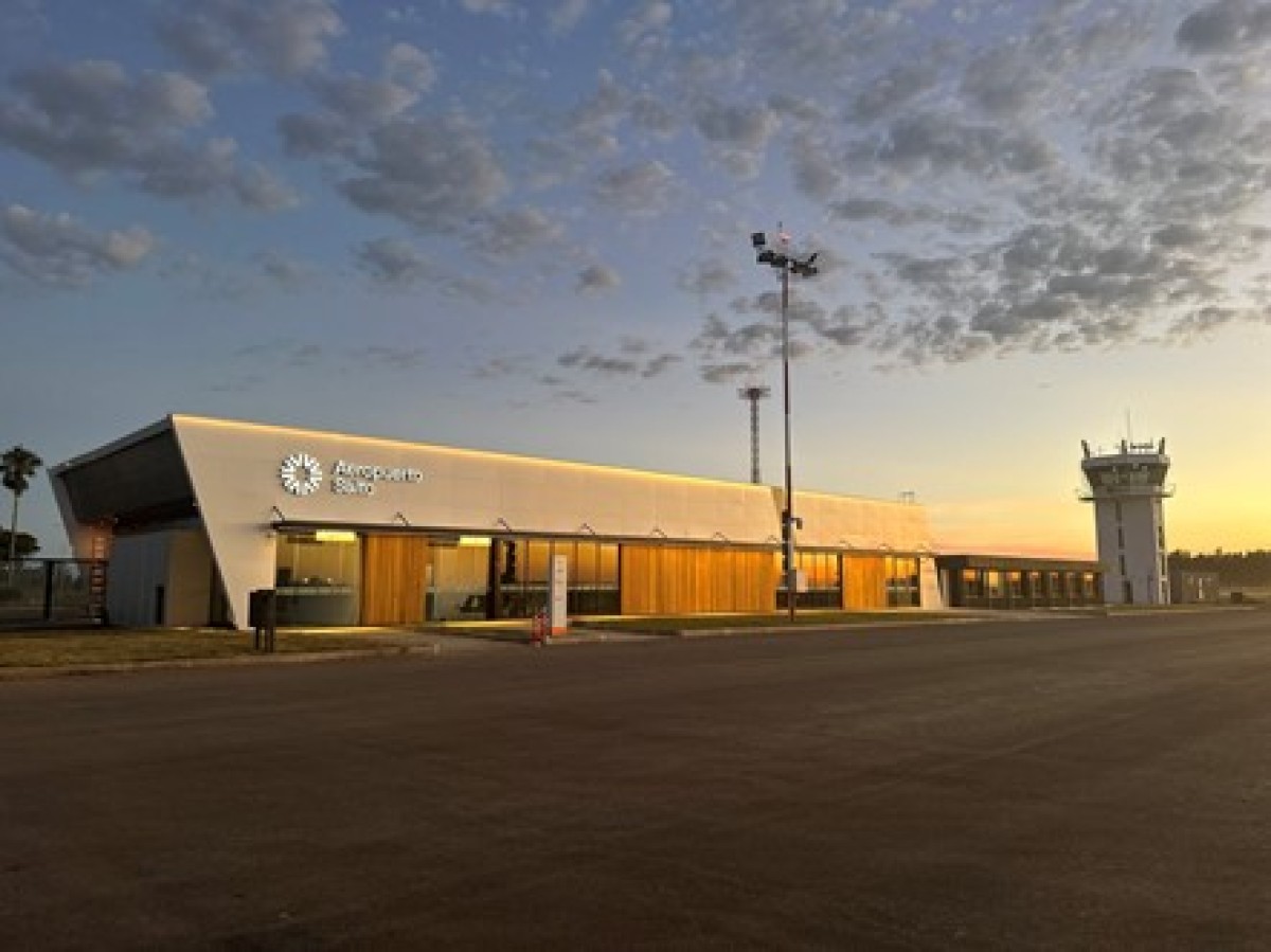 Aeropuerto Internacional &ldquo;Edinson Cavani&rdquo;