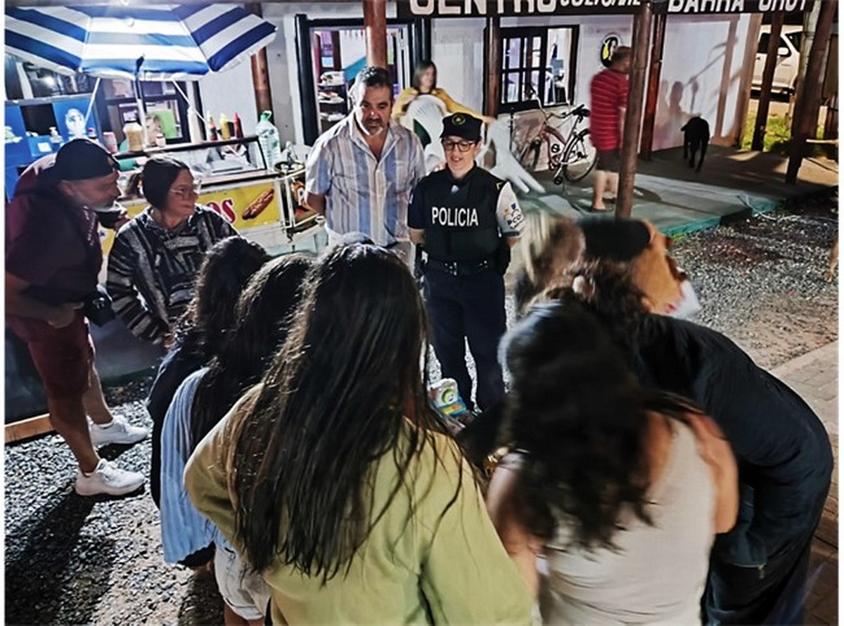 1 Jornada &ldquo;Punto Violeta&rdquo; en Barra del Chuy (Foto PCOP Rocha MI)