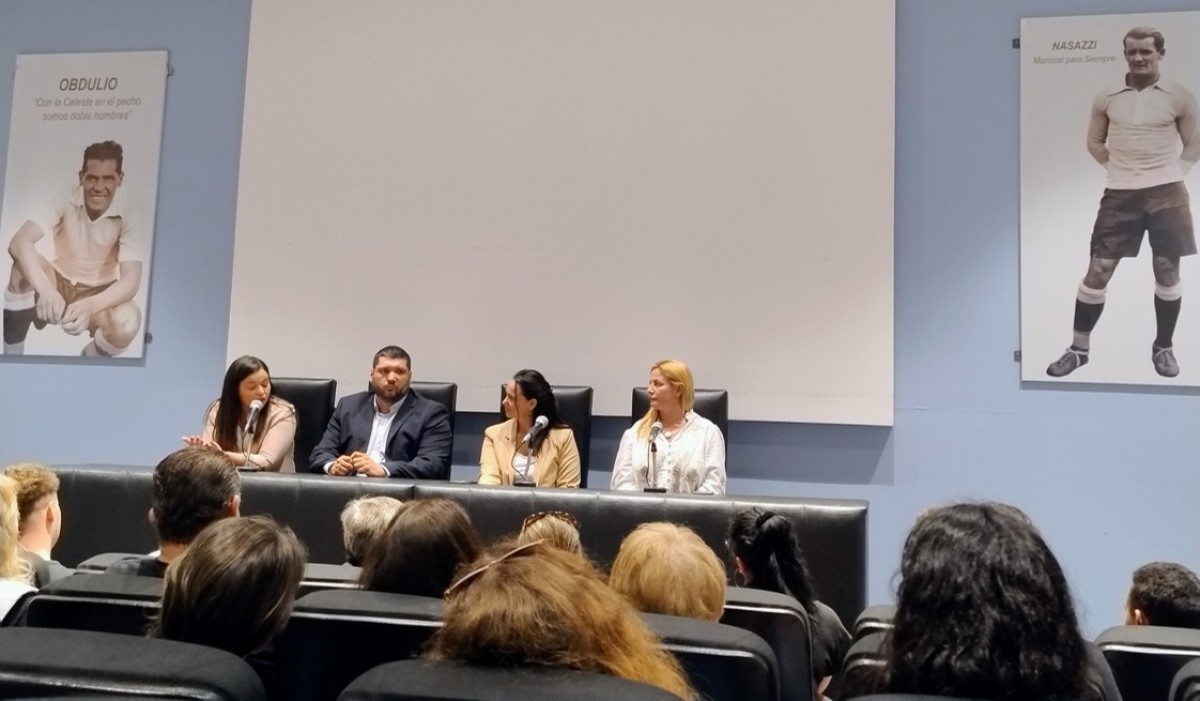  De izquierda a derecha: Fabiana Su&aacute;rez (CAFO), Camilo Ben&iacute;tez (Desarrollo Econ&oacute;mico de la IMM), Karina Fortete (Divisi&oacute;n Turismo IMM) y Natalia Pardi&ntilde;as (Asociaci&oacute;n Tur&iacute;stica Montevideo)