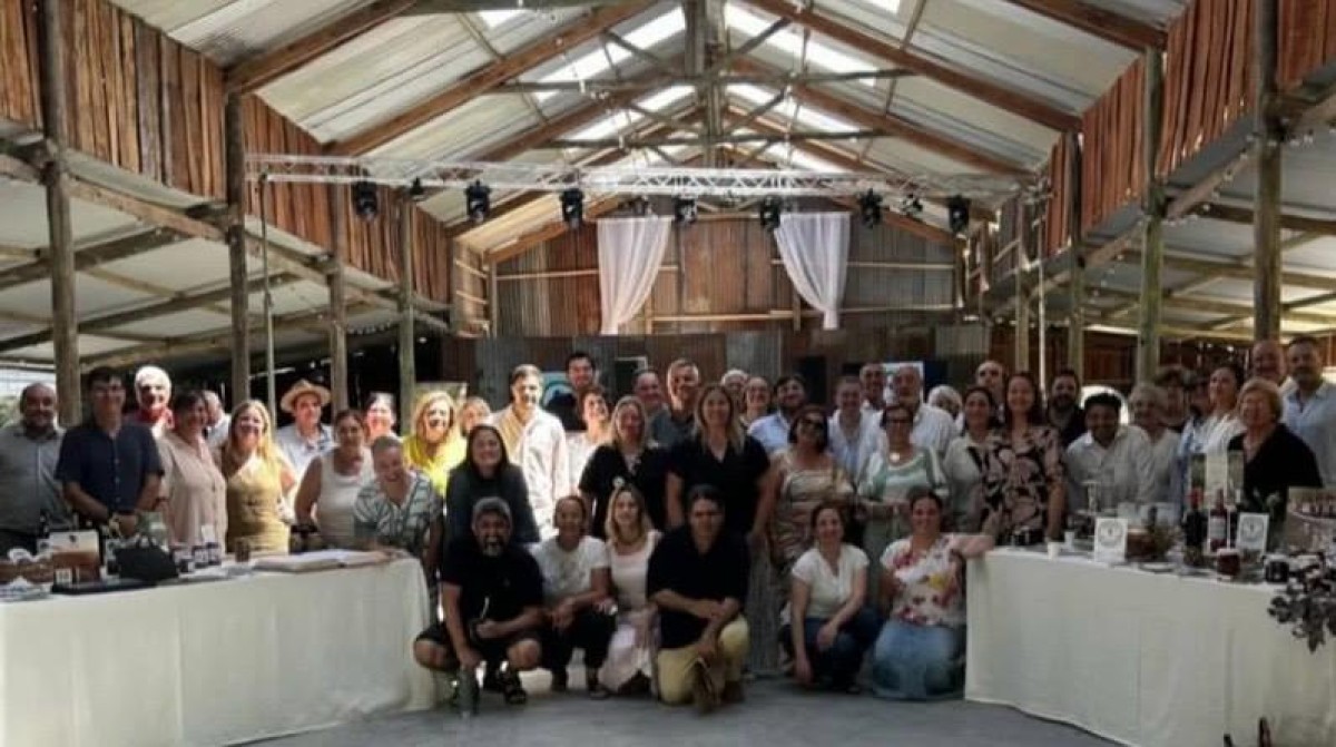 1Celebraci&oacute;n de Sutur en Casa Vigna, junto a los invitados y ministro de Turismo, Pablo Menoni.