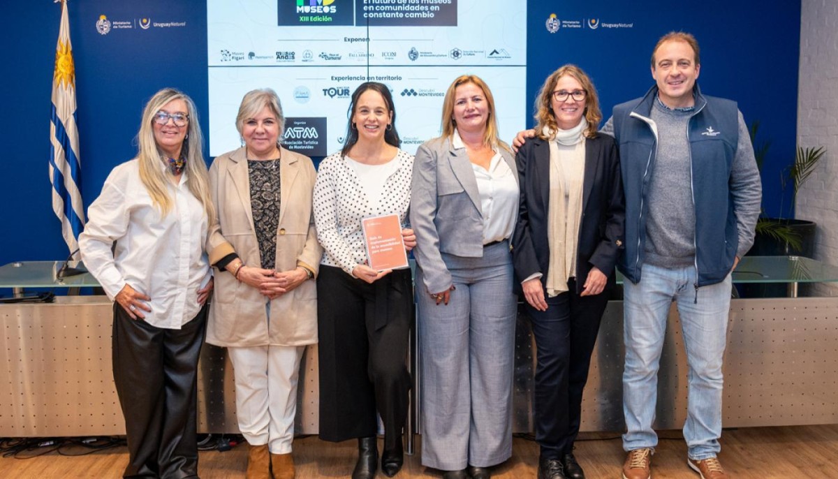 M&oacute;nica Morales, directora ejecutiva de ATM; Adriana Careaga, Pte. de ICOMOS Uruguay; Karina Fortete, Dir. Divisi&oacute;n Turismo de Montevideo; Natalia Pardi&ntilde;as, Pte. ATM; Irene Cabrera, del MINTUR; Nicol&aacute;s Raffo, de la Div. Turismo de Montevideo 